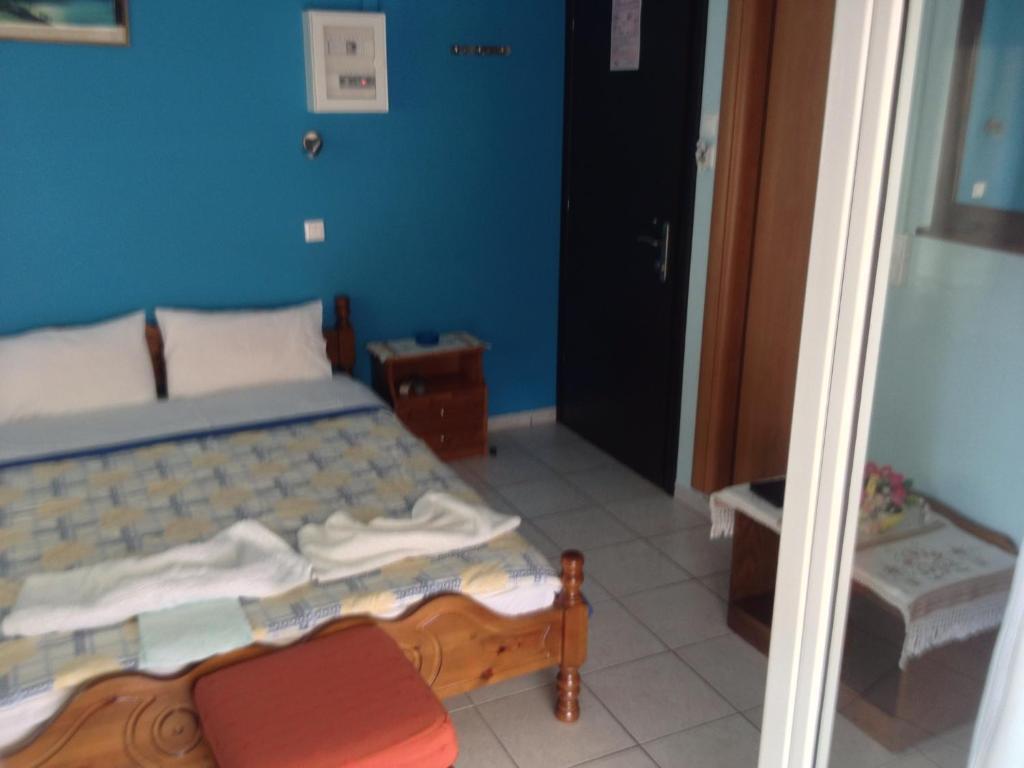 Kostas Rooms Votsi  Rom bilde