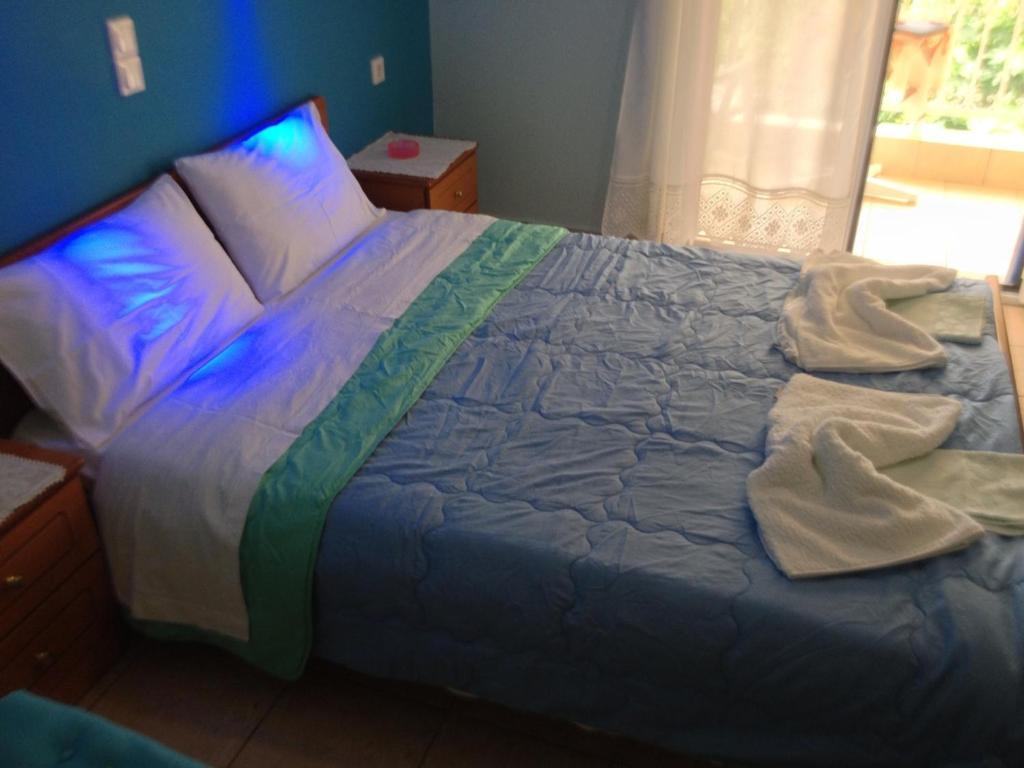 Kostas Rooms Votsi  Rom bilde